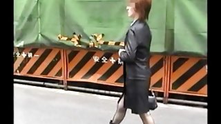 性交由一個燃燒的黑髮和射液在她的色情片