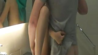 年輕的俄羅斯性交鑄造和完成色情