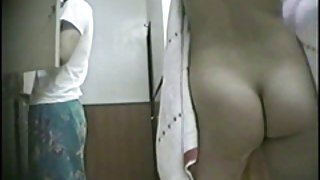 在沙灘上找到一個快速色情片的人
