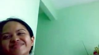 精彩的女孩反過來有兩個男人色情