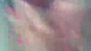 父親用振動器燒了女兒並懲罰了她的色情片