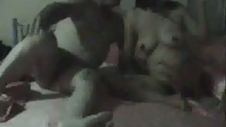 兔子喜歡用大口徑的色情槍來煎炸。