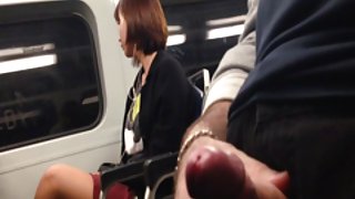 淫蕩的烏木爬上一個可愛的插入她自己的黑色螺栓色情