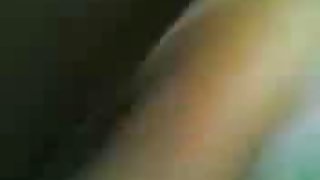 媽媽和女兒決定和一個年輕的男人色情玩