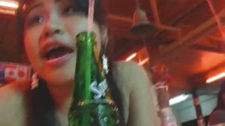 一個黑人利用性感學生色情的嘴巴
