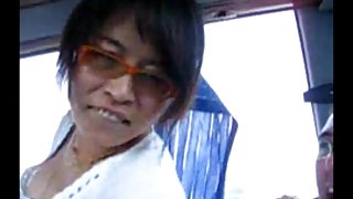 成熟的媽媽跳上兒子的雞巴色情片