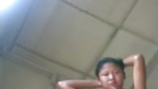美麗的女孩吸成人農民色情
