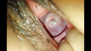 一個年輕的黑髮女人決定向爸爸滑雪男孩色情投降
